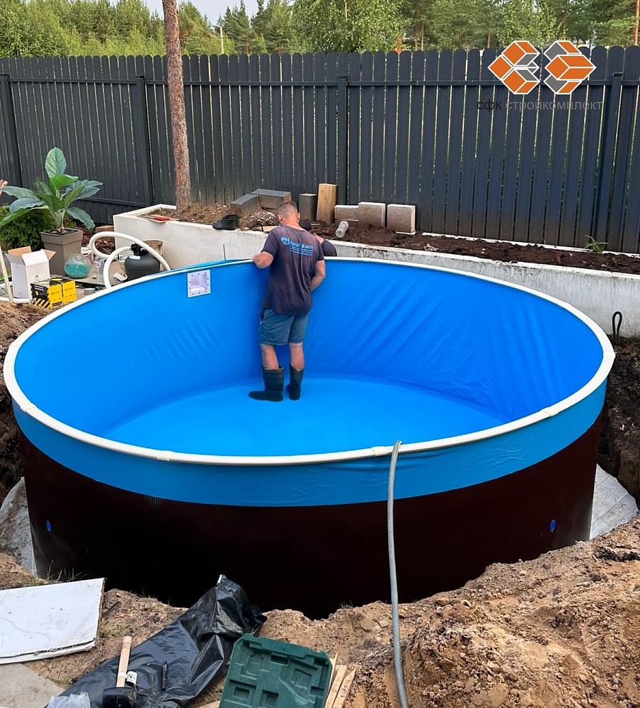 Монтаж террасной доски вокруг открытого бассейна