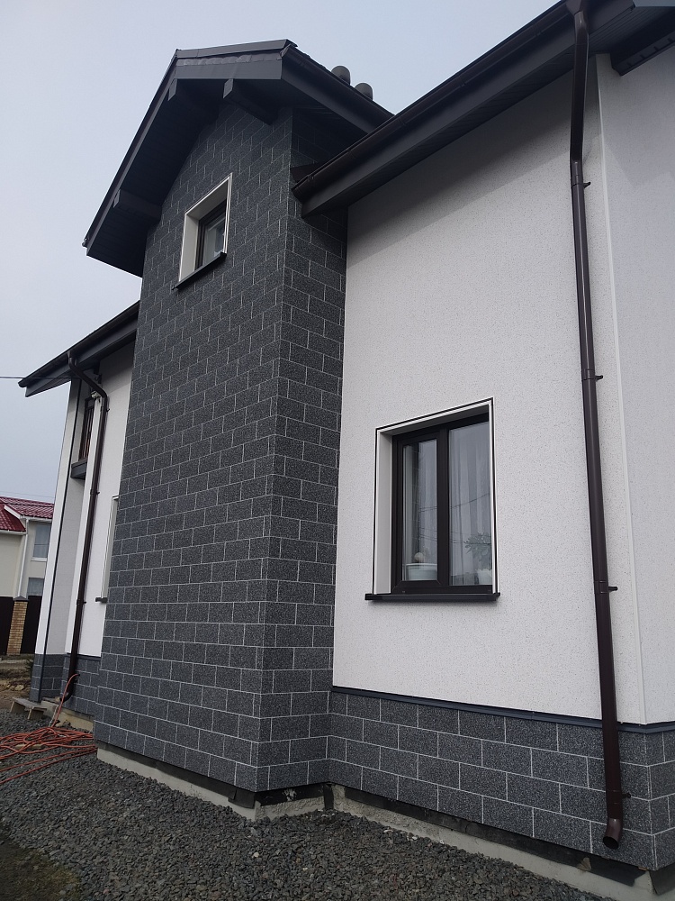 Фасадные панели под штукатурку Vinylit на объекте в Ленинградской области