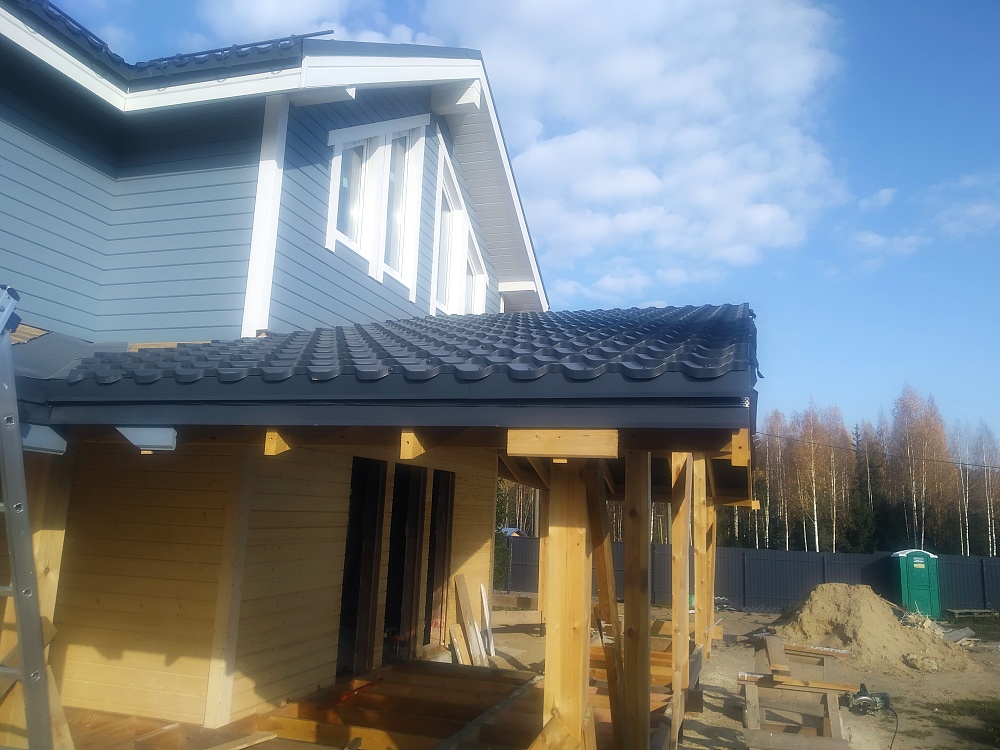 Модульная металлочерепица Ruukki Finnera на объекте в к.п. Новые дубки
