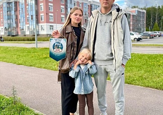 Сергей и Анна купили 3евро квартиру по Семейной ипотеке, а найденные документы и фотографии из личного архива писателя Юрия Сергеевича Рытхэу были переданы внучке писателя