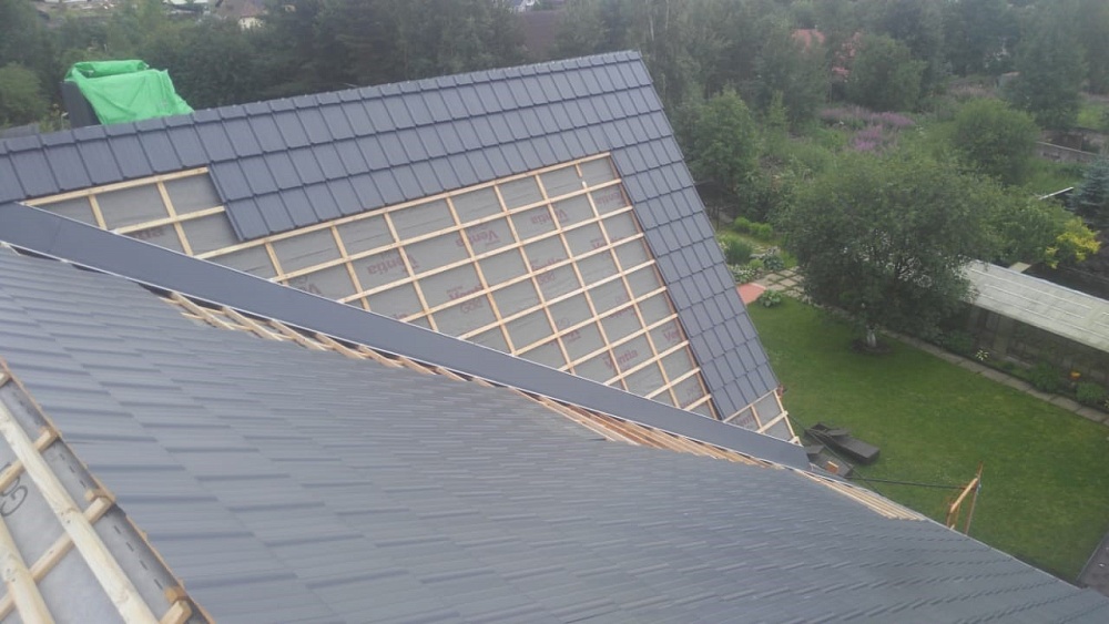 Модульная металлочерепица Ruukki Frigge на объекте в Мистолово